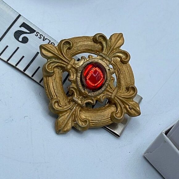 Vintage Fleur de lis gold tone metal red glass clip earrings. - Picture 6 of 7